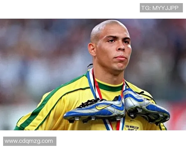 足球球星赛场外穿搭大赏 时尚与运动的完美结合